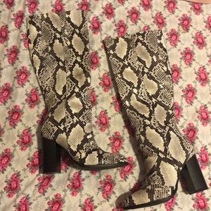 *SOLD* Snake skin knee high boots 🔥
